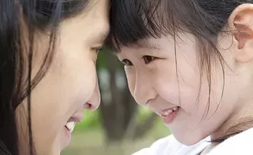 fille avec sa mère
